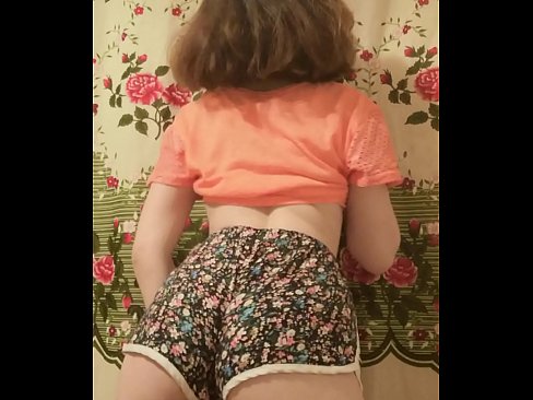 ❤️ Sexet ung babe laver en striptease ved at filme sine shorts på kamera ❤ Porno at da.com-milf-300.ru ️