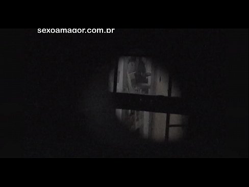 ❤️ Blondie bliver hemmeligt videooptaget af en voyeur fra nabolaget gemt bag hule mursten ❤ Porno at da.com-milf-300.ru ️