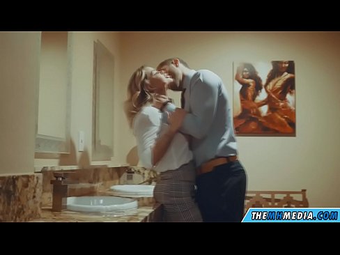 ❤️ Når en barmfagre blondine forfører dig på et offentligt toilet ❤ Porno at da.com-milf-300.ru ️